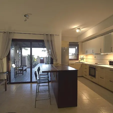 Appartement Front Granillo - Ocean View, Garden, Bright And Comfortable, Wi-fi